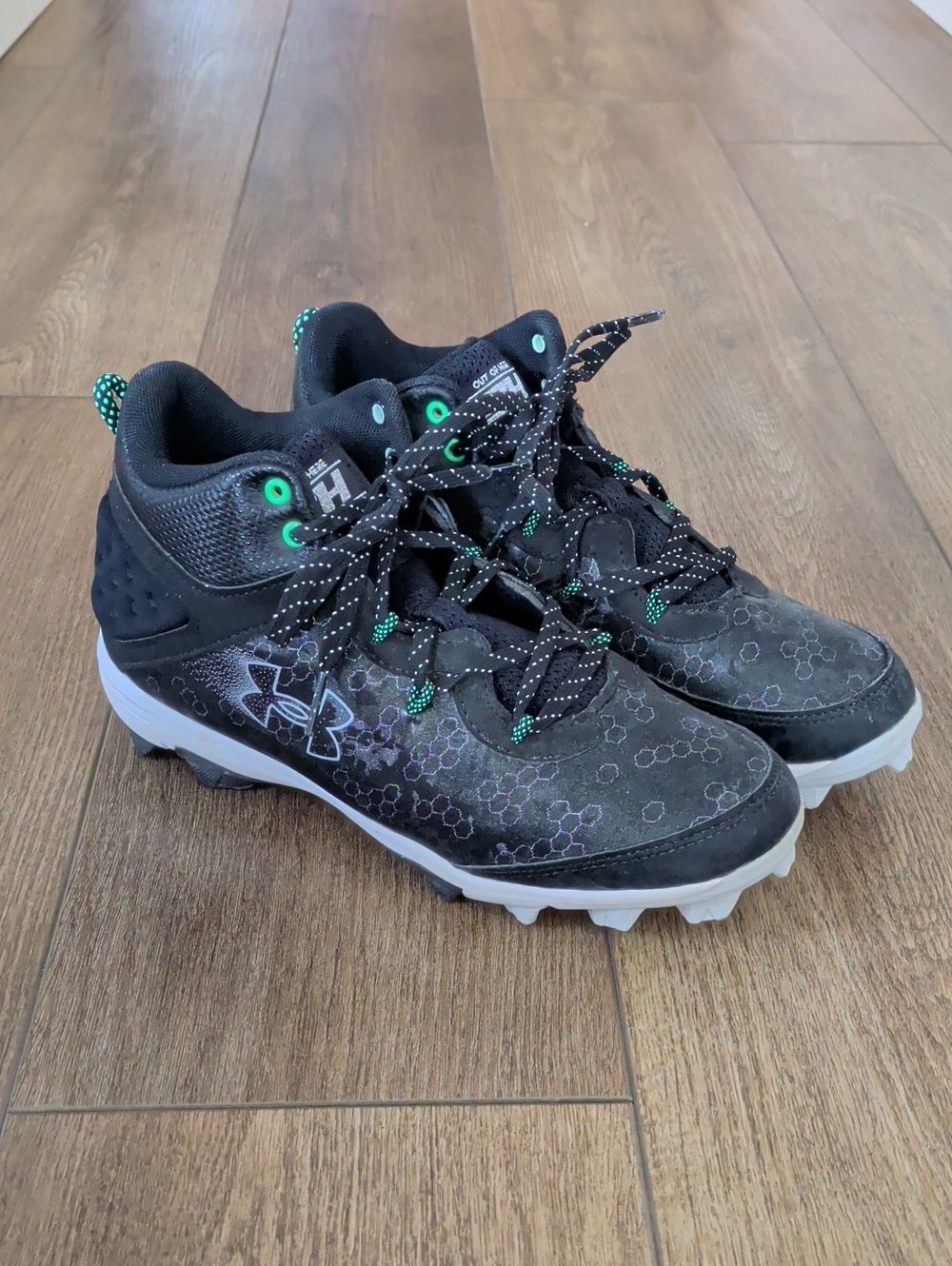 Under Armour Kids Black Baseball Cleats Sneakers with Green Accents